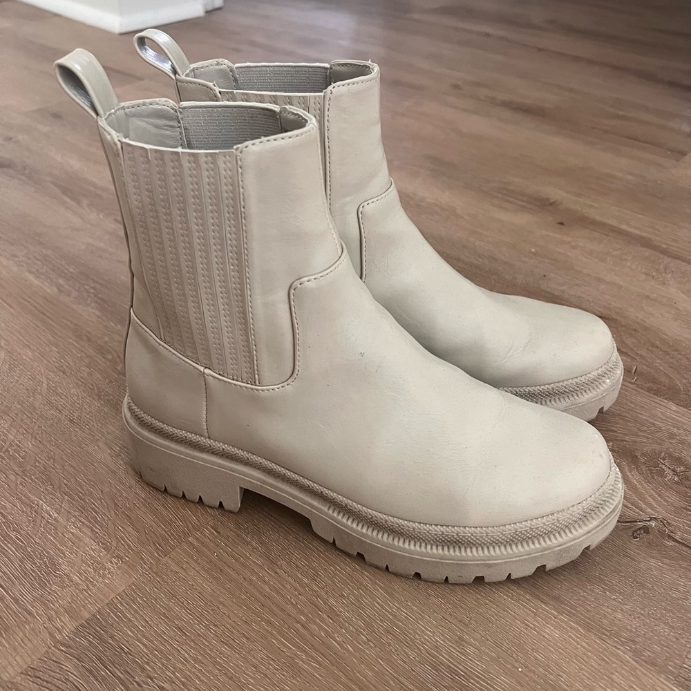 Beige Chelsea boots